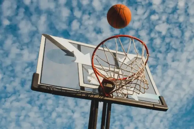 Apostar al baloncesto es muy variado. Dependerá mucho de en cuál o cuáles ligas se apuestan; ya que cada liga tiene su dinámica de juego propia