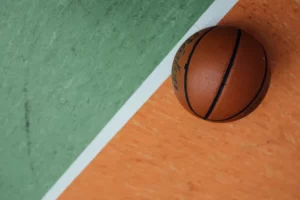 Apuestas en NBA, Euroliga y NCAA: Cómo Identificar Oportunidades en Cada Liga